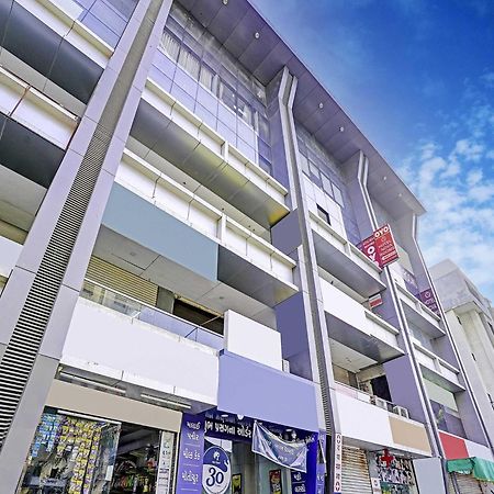 Hotel O Nova Rooms Сурат Екстер'єр фото