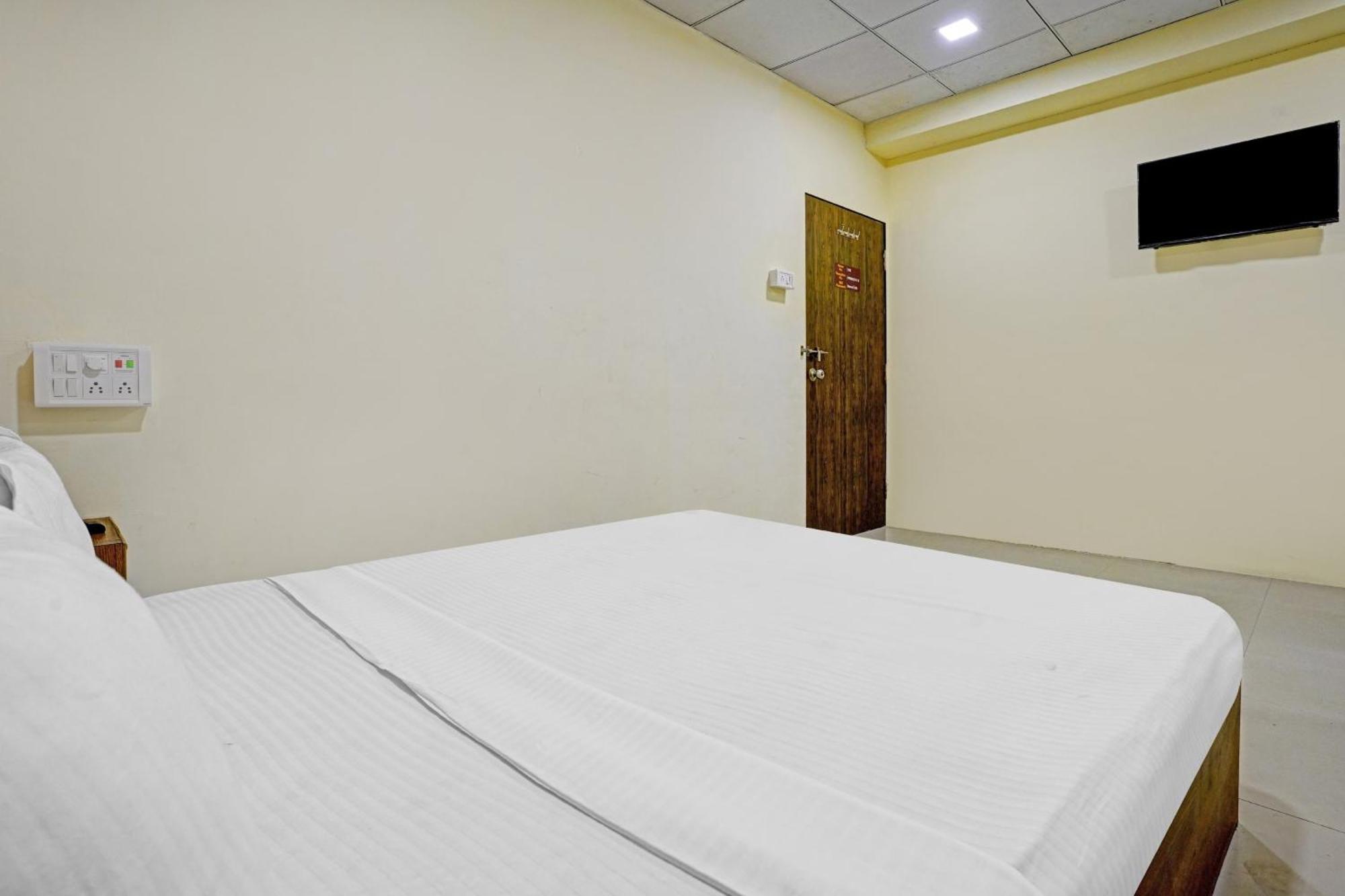 Hotel O Nova Rooms Сурат Екстер'єр фото