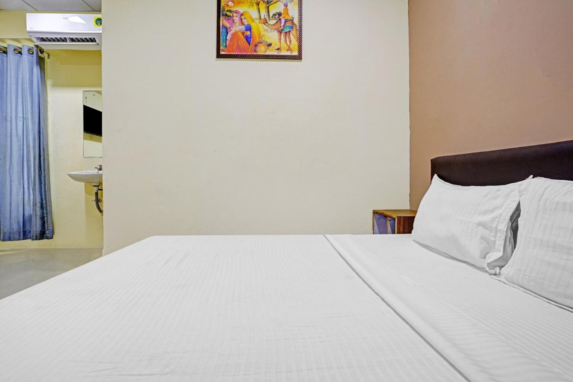 Hotel O Nova Rooms Сурат Екстер'єр фото
