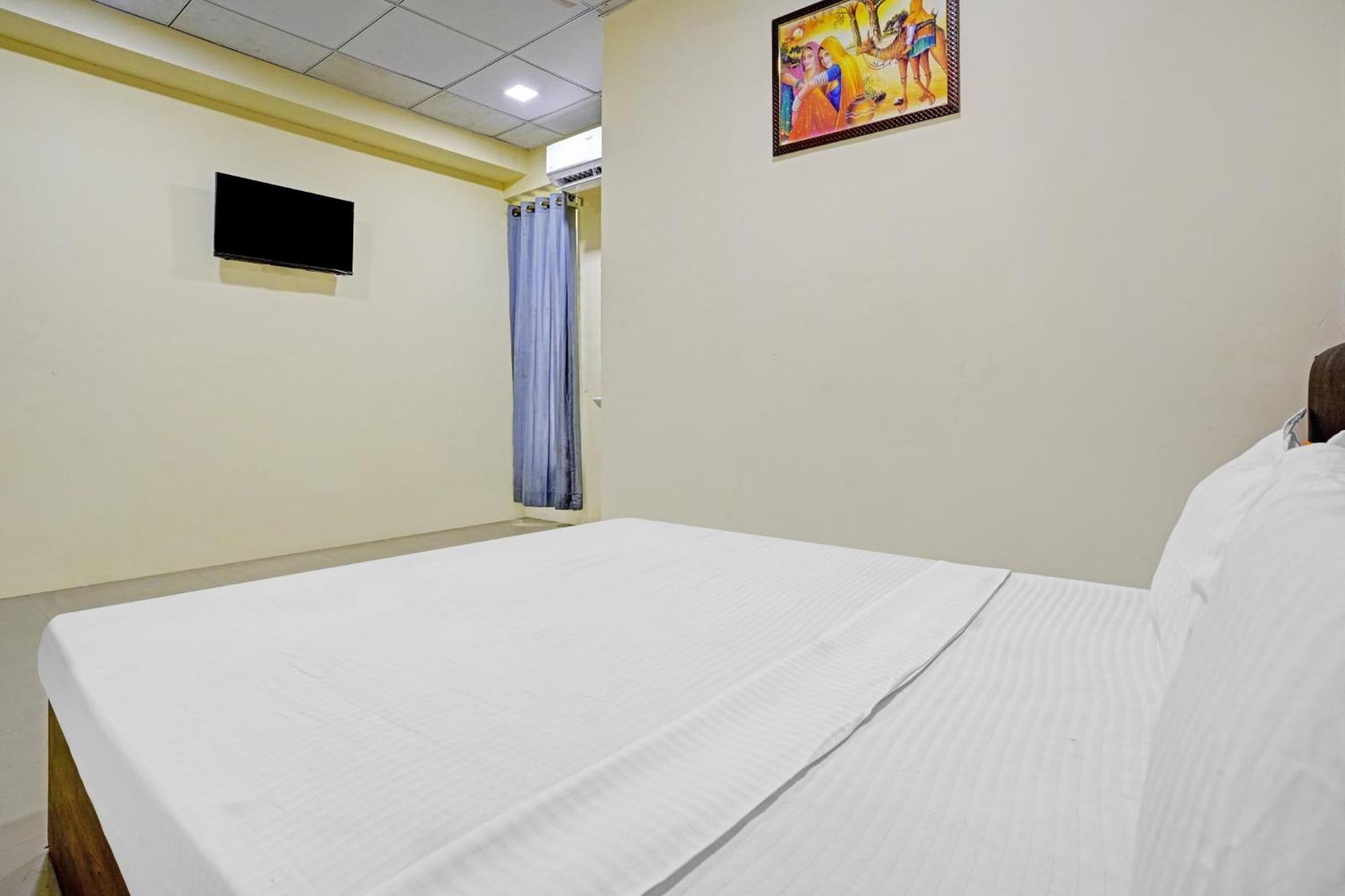 Hotel O Nova Rooms Сурат Екстер'єр фото