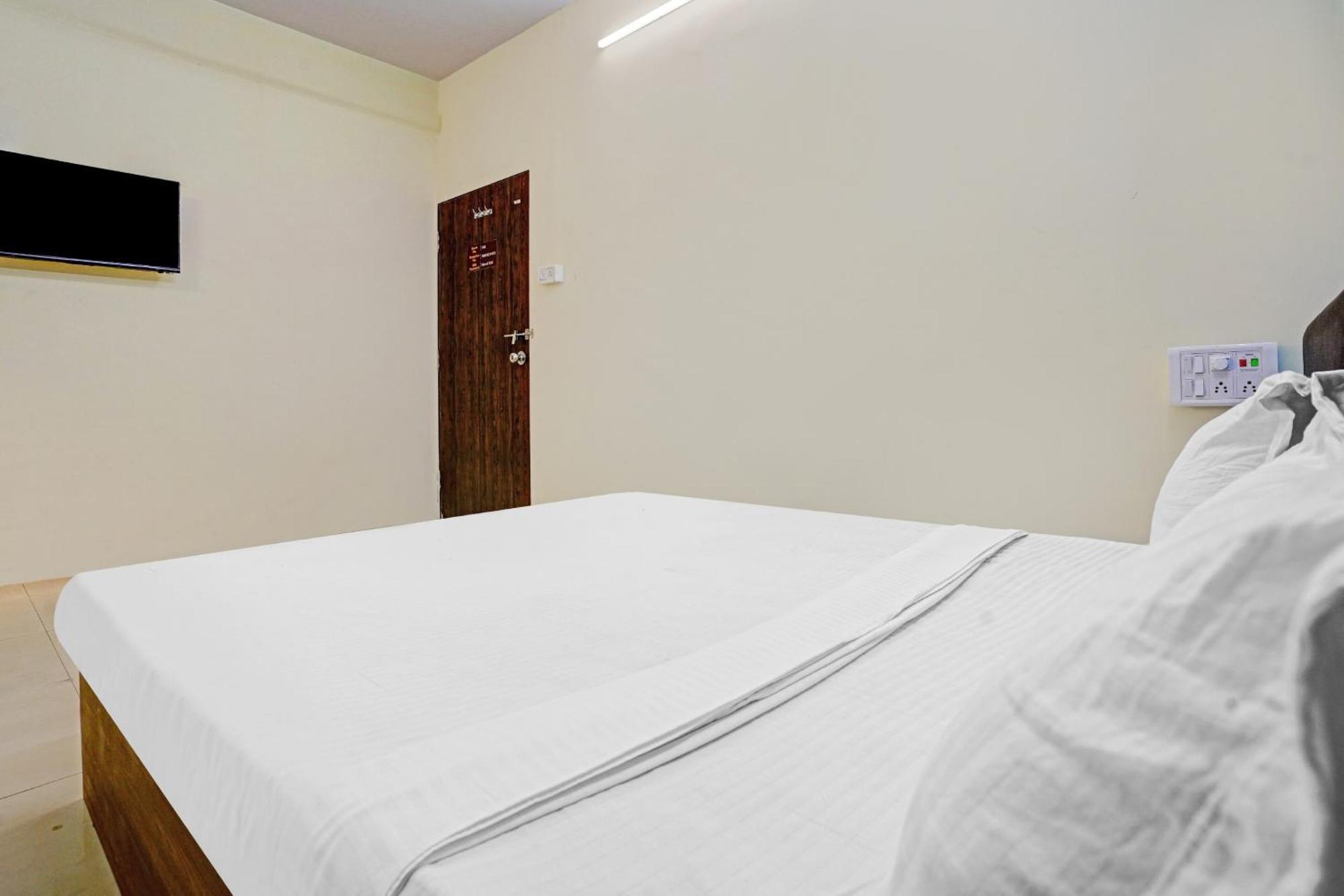 Hotel O Nova Rooms Сурат Екстер'єр фото